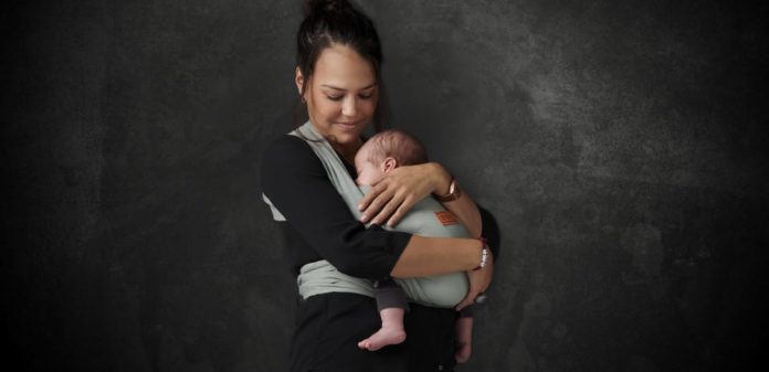 bykay lifestyle - mama i djete u nosiljci